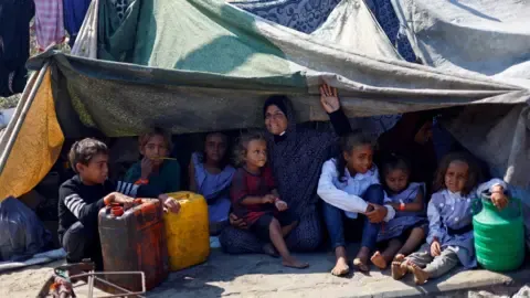 Devastating Conditions in the Gaza Strip as Military Forces Push Forward